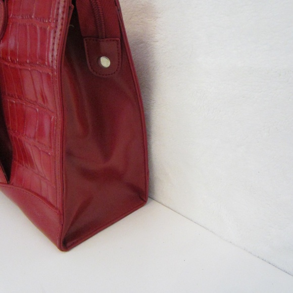 Red Faux Leather Crocodile Heart Accent Zipper Closure Double Handle Tote - Picture 2 of 11